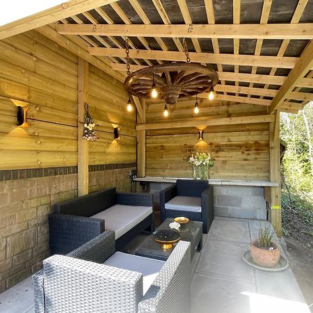 Riverside 2 Bedroom Townhouse With Car Charger 阿伯加文尼 外观 照片