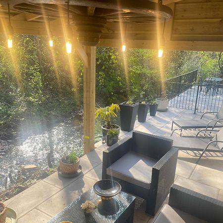 Riverside 2 Bedroom Townhouse With Car Charger 阿伯加文尼 外观 照片