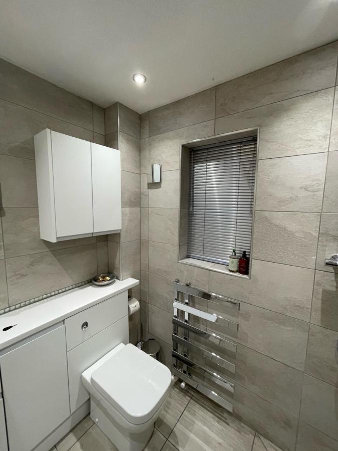 Riverside 2 Bedroom Townhouse With Car Charger 阿伯加文尼 外观 照片