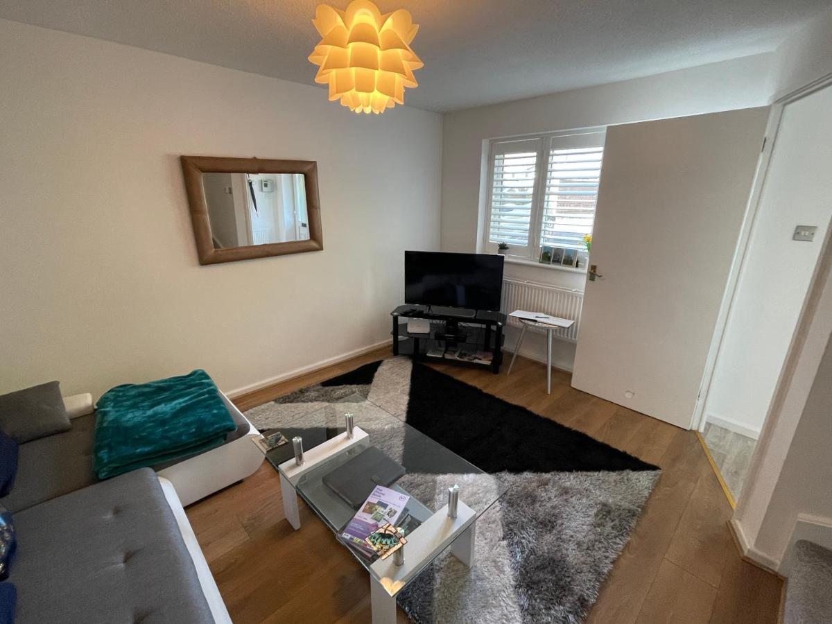 Riverside 2 Bedroom Townhouse With Car Charger 阿伯加文尼 外观 照片