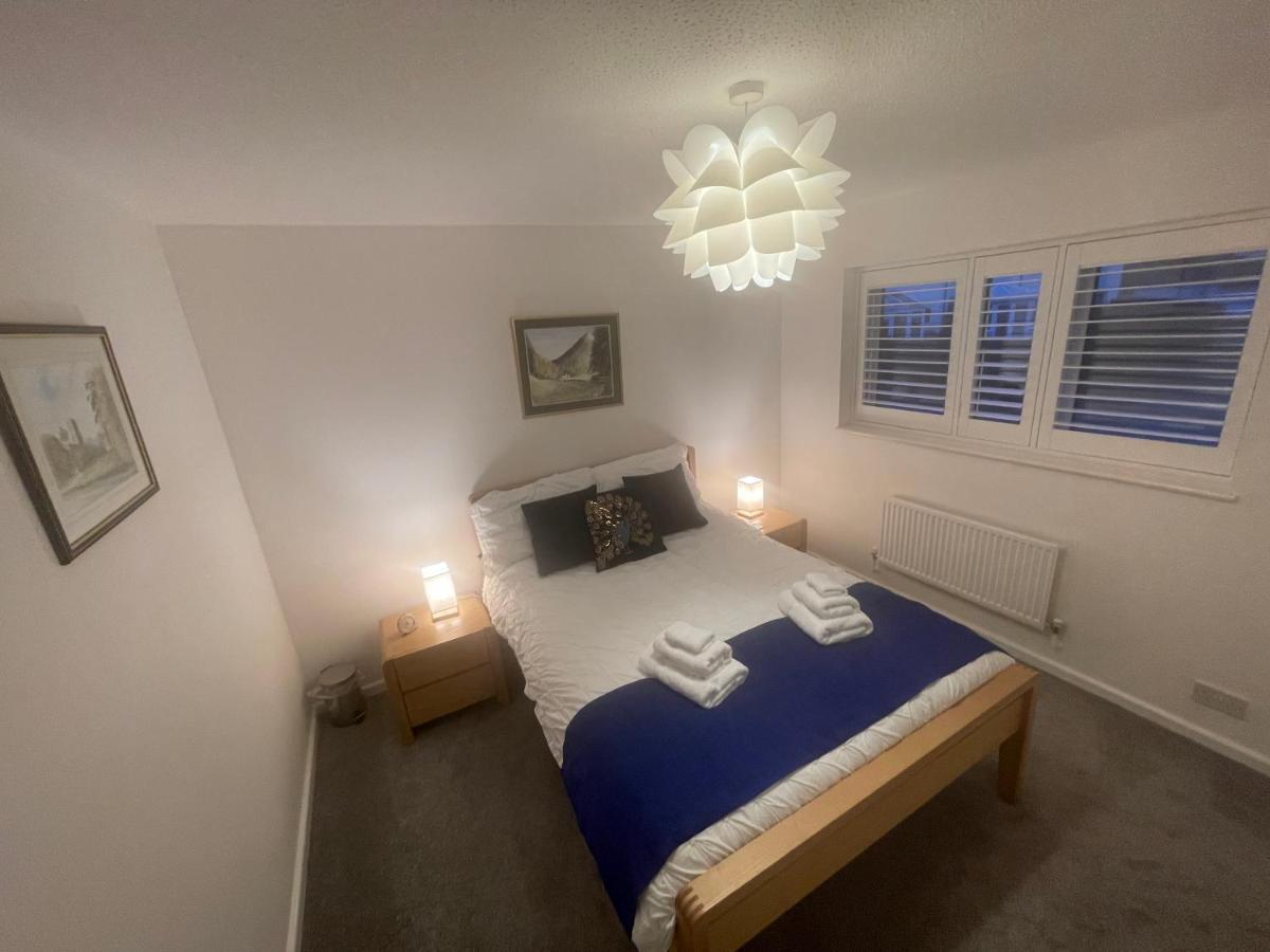 Riverside 2 Bedroom Townhouse With Car Charger 阿伯加文尼 外观 照片