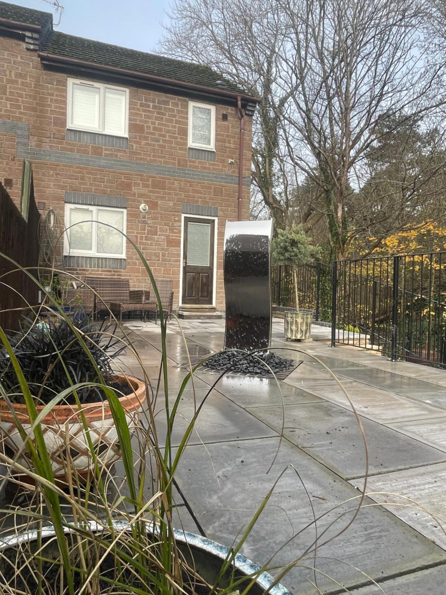 Riverside 2 Bedroom Townhouse With Car Charger 阿伯加文尼 外观 照片