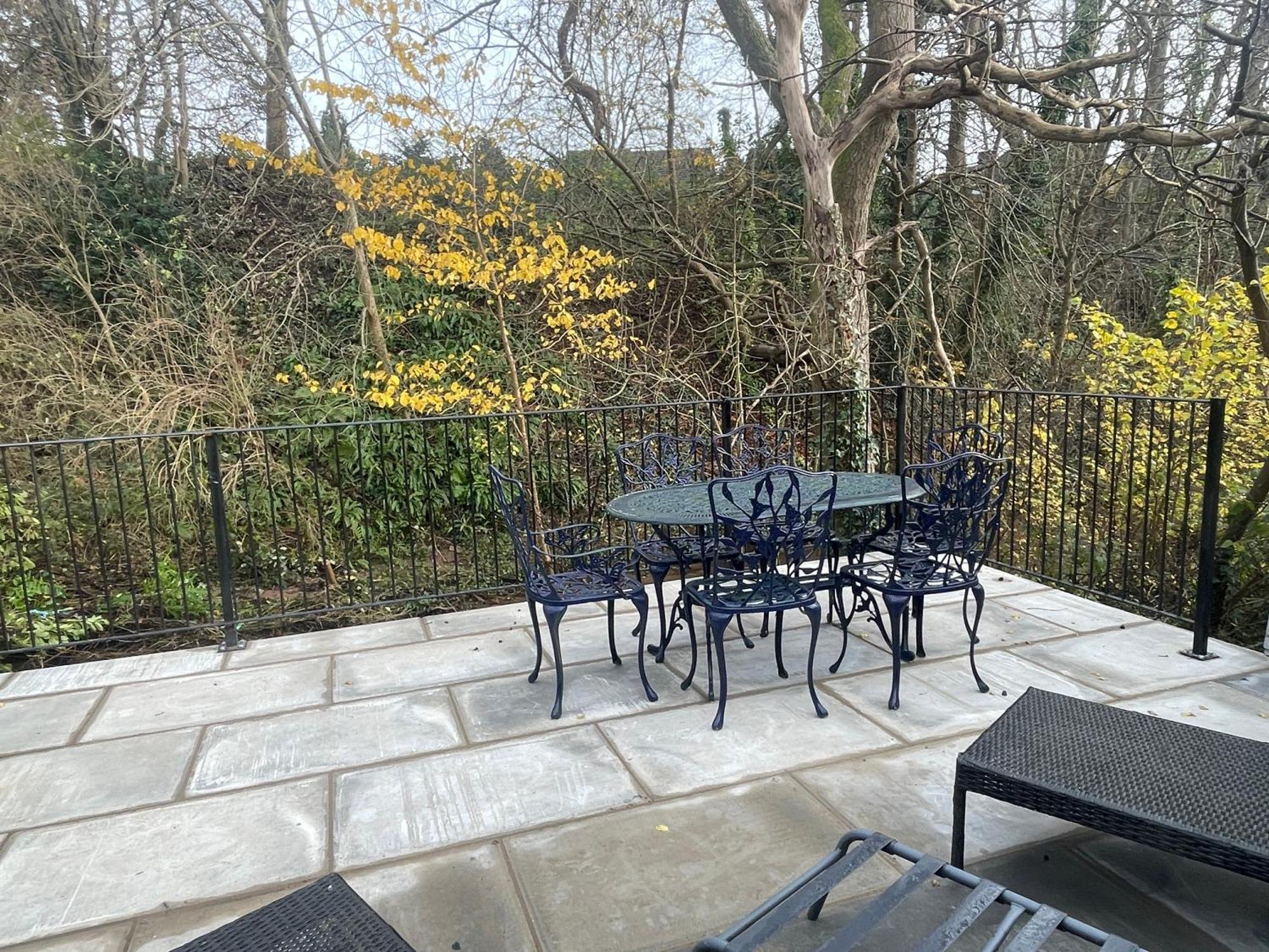 Riverside 2 Bedroom Townhouse With Car Charger 阿伯加文尼 外观 照片